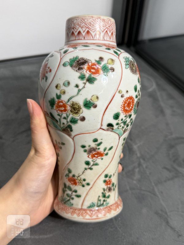 清康熙五彩开光折枝花卉纹盖瓶 - 图3